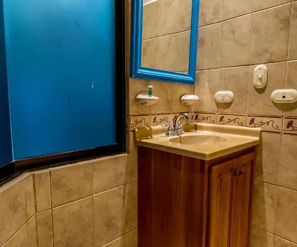 Lodge Hermosa Heights 24 *