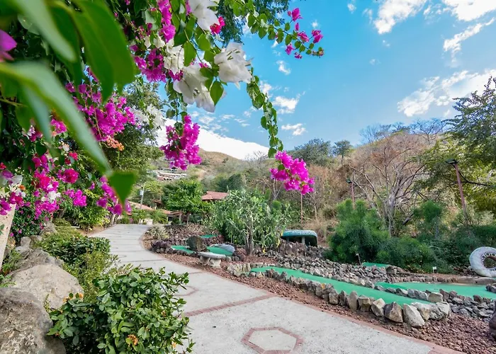 Lodge Hermosa Heights 24 *